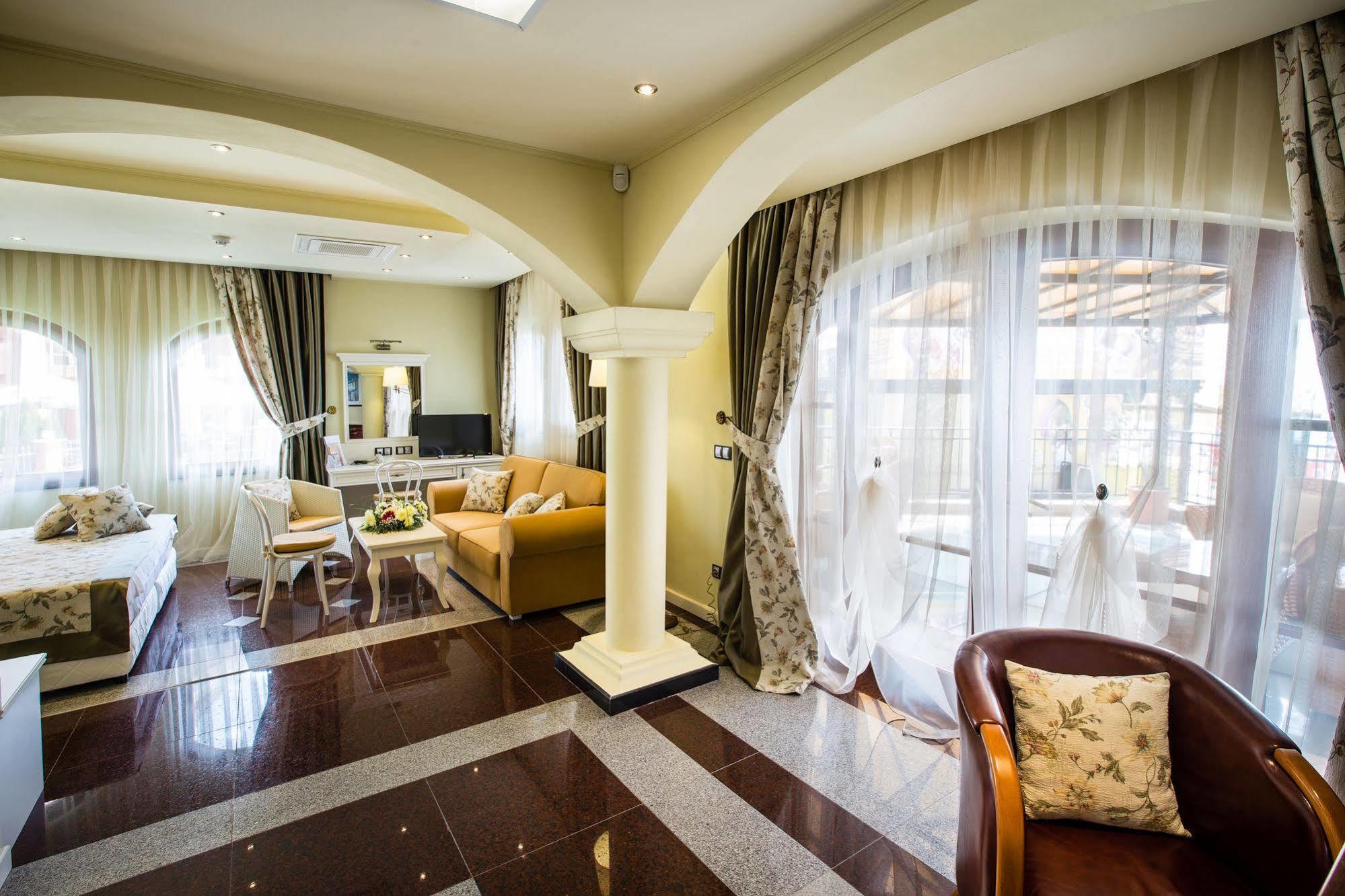 Helena Vip Villas And Suites Slantschew brjag Exterior foto
